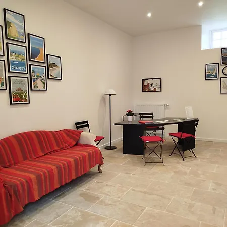 Les Communs De Chiffrevast Couette-café Tamerville