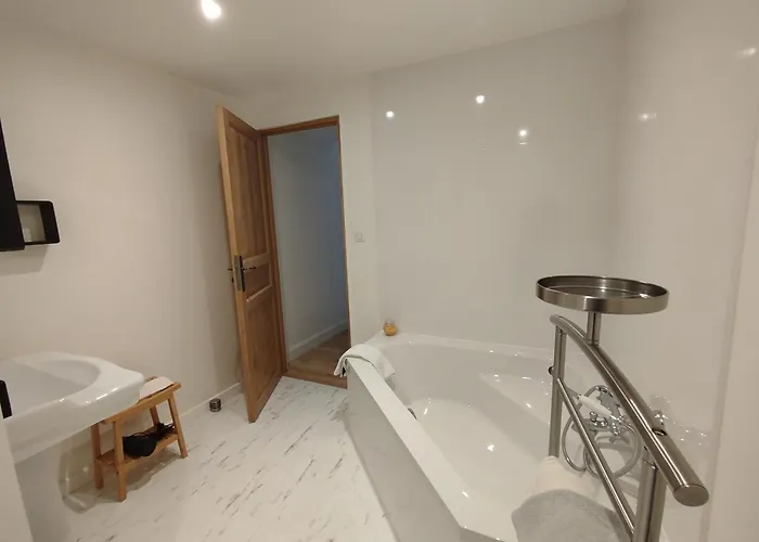 Bed & Breakfast Les Communs De Chiffrevast Tamerville